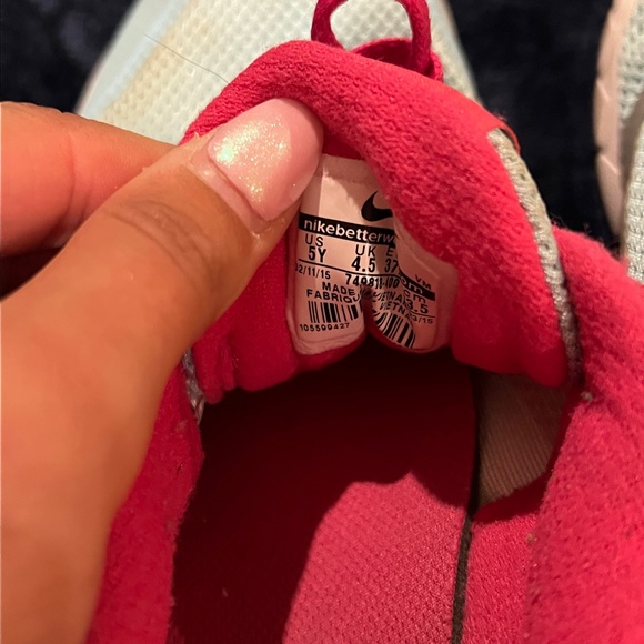 Girls Nike running shoes - Picture 6 of 6